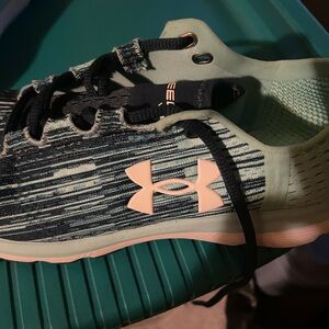Women’s under Armour sneakers brand new never worn
